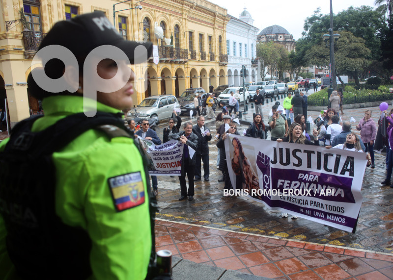 CUENCA-PLANTON-POR MUERTE MARIA FERNANDA LOPEZ
