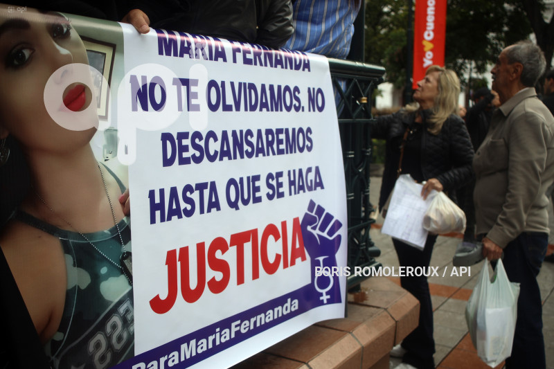 CUENCA-PLANTON-POR MUERTE MARIA FERNANDA LOPEZ