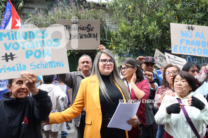 PRISCILA ESCHETTINI CORTE CONSTITUCIONAL