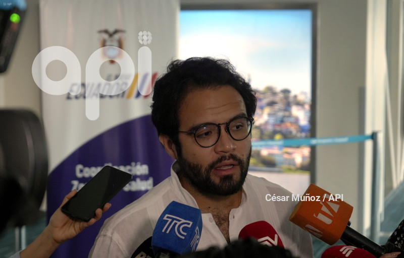 GYE-CERTIFICADO VACUNA AEROPUERTO