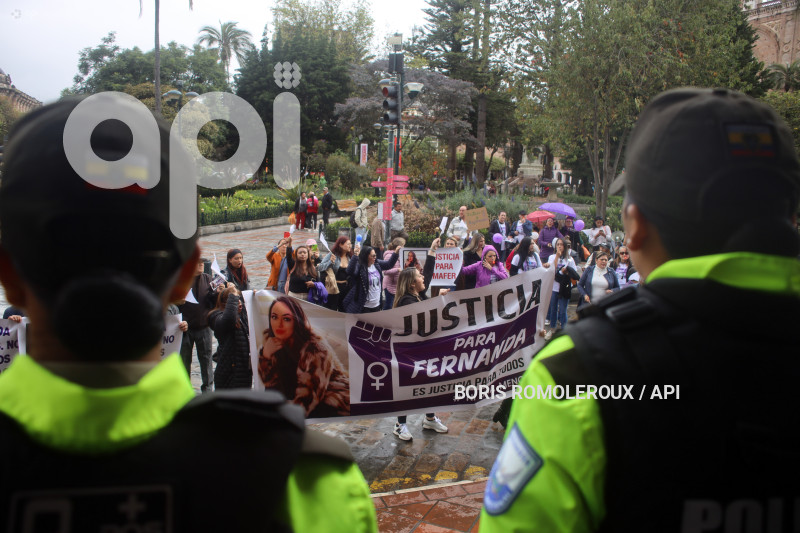 CUENCA-PLANTON-POR MUERTE MARIA FERNANDA LOPEZ