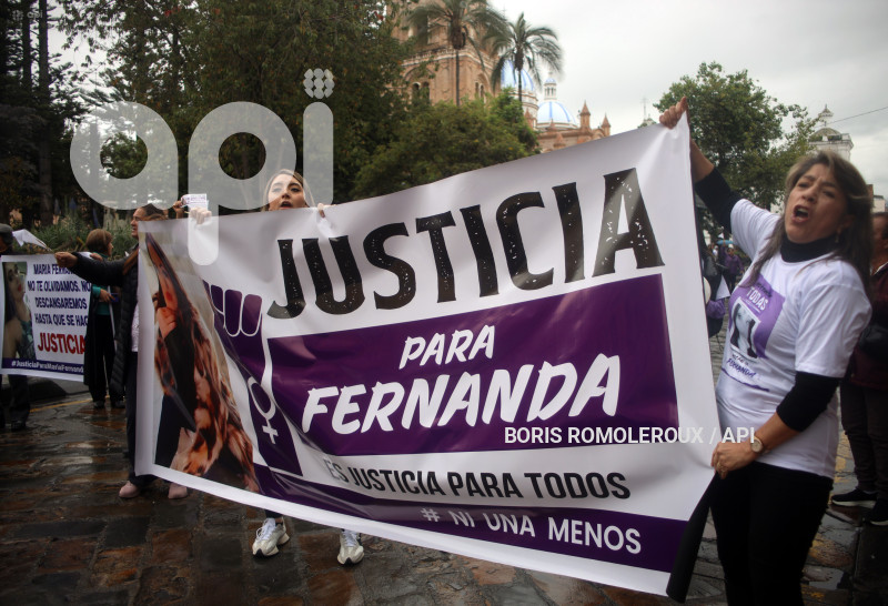 CUENCA-PLANTON-POR MUERTE MARIA FERNANDA LOPEZ