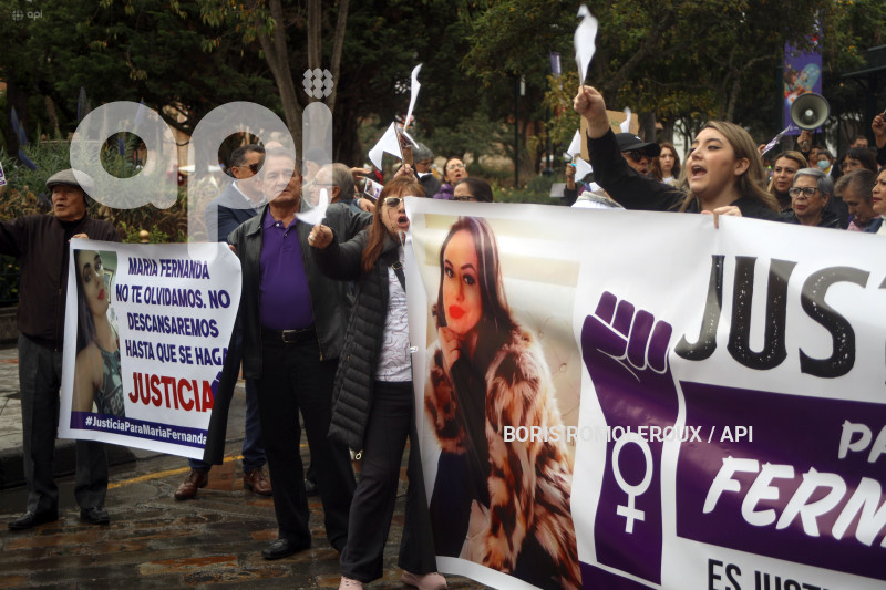 CUENCA-PLANTON-POR MUERTE MARIA FERNANDA LOPEZ