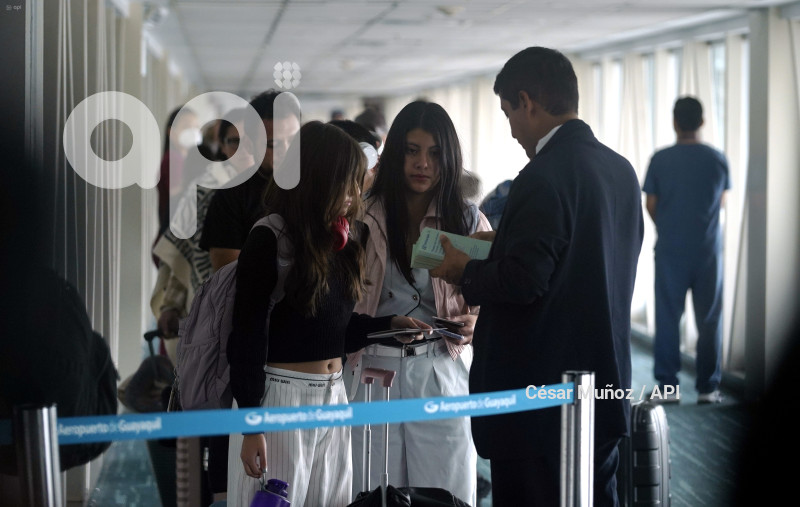GYE-CERTIFICADO VACUNA AEROPUERTO