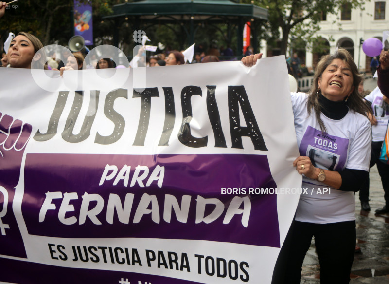 CUENCA-PLANTON-POR MUERTE MARIA FERNANDA LOPEZ