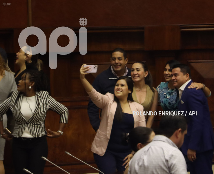 ASAMBLEISTAS SE DESPIDEN