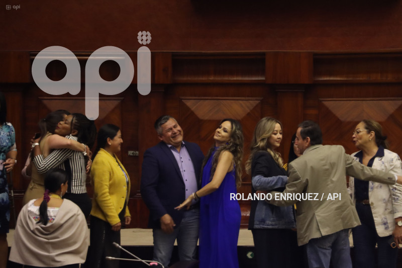 ASAMBLEISTAS SE DESPIDEN