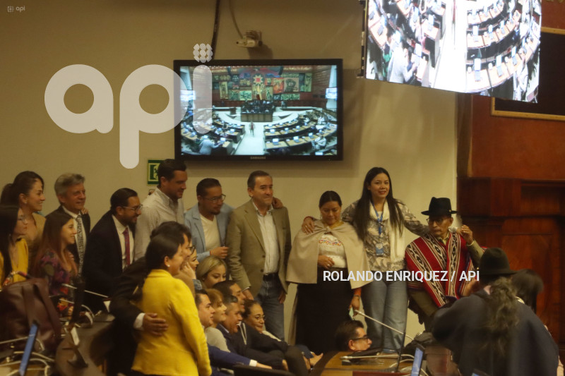 ASAMBLEISTAS SE DESPIDEN