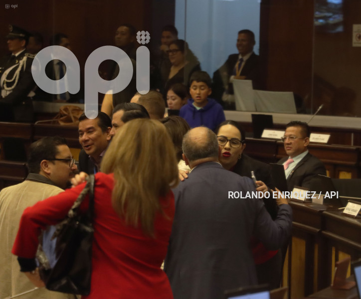 ASAMBLEISTAS SE DESPIDEN