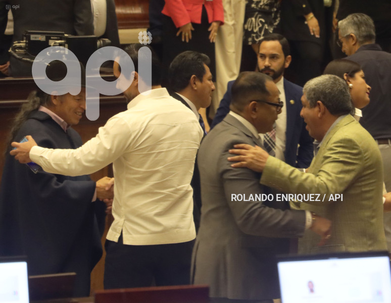 ASAMBLEISTAS SE DESPIDEN