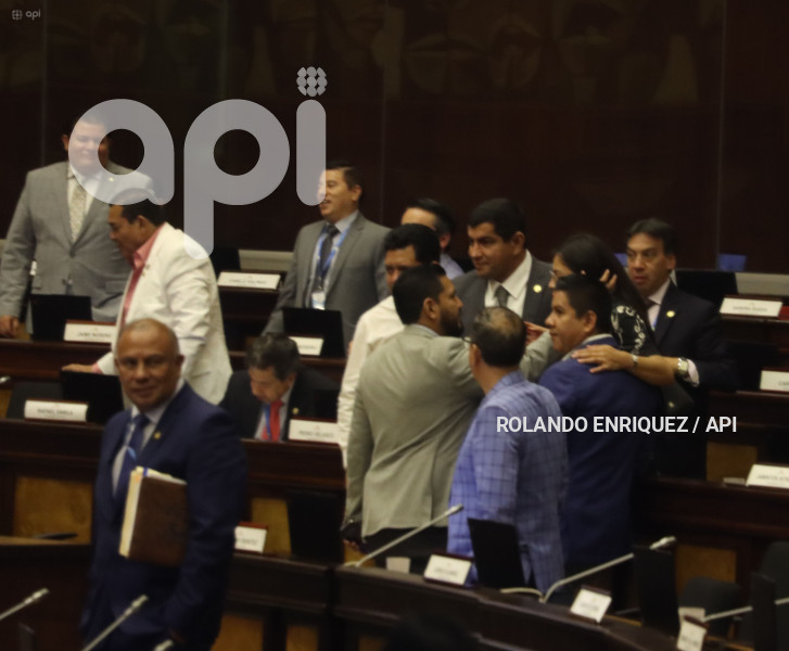 ASAMBLEISTAS SE DESPIDEN
