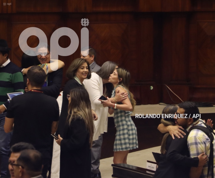 ASAMBLEISTAS SE DESPIDEN