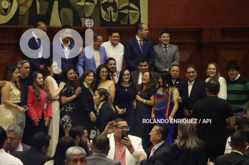 ASAMBLEISTAS SE DESPIDEN