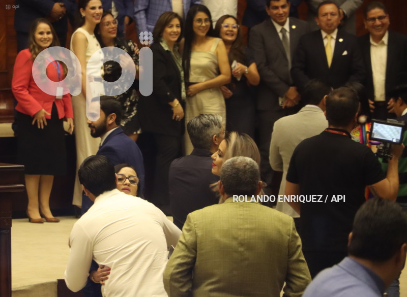 ASAMBLEISTAS SE DESPIDEN