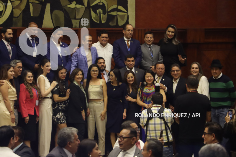 ASAMBLEISTAS SE DESPIDEN