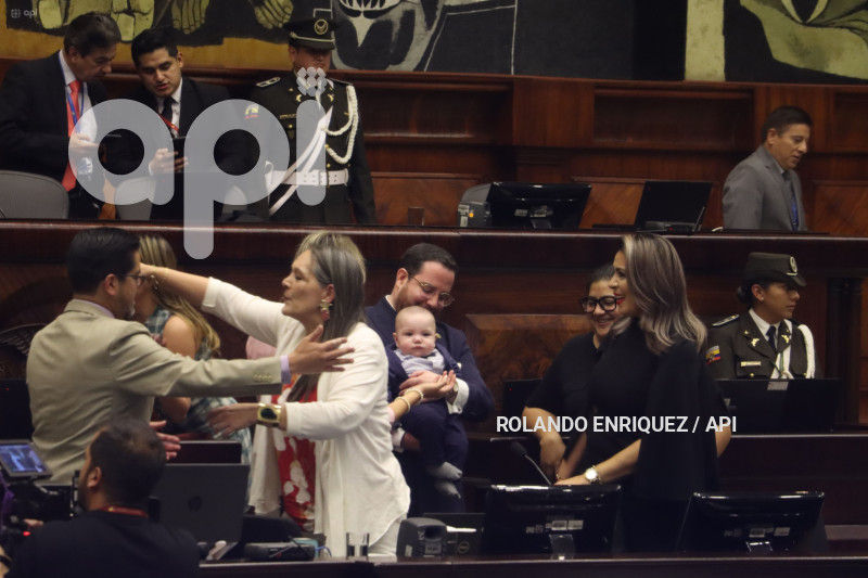 ASAMBLEISTAS SE DESPIDEN