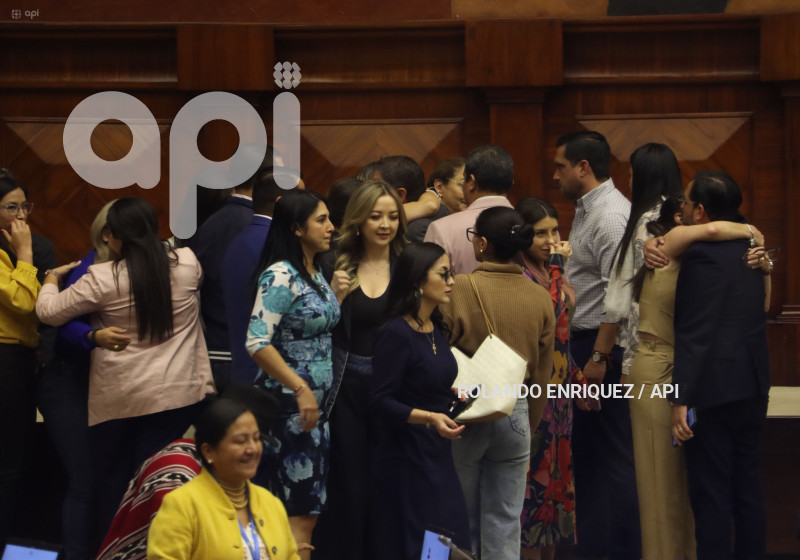 ASAMBLEISTAS SE DESPIDEN