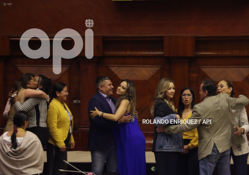 ASAMBLEISTAS SE DESPIDEN