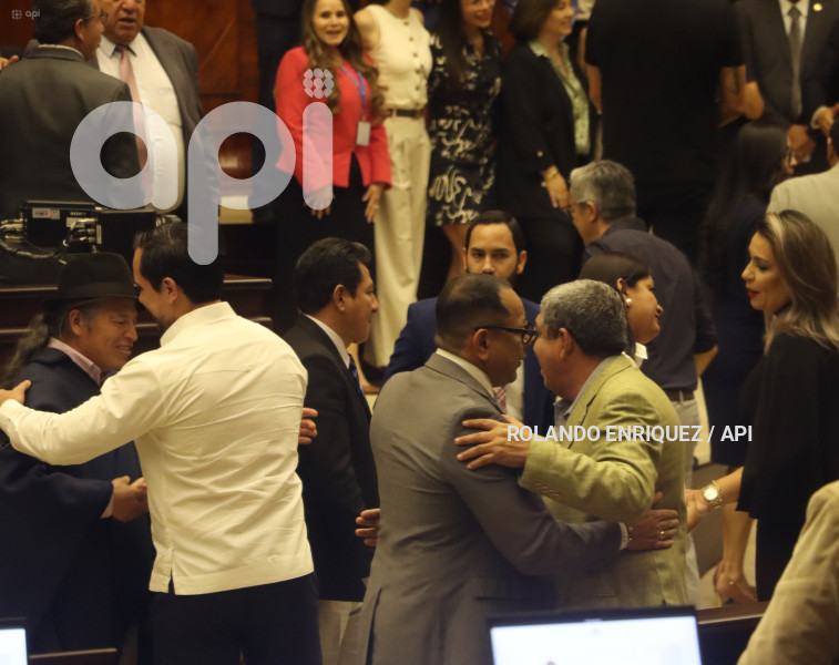 ASAMBLEISTAS SE DESPIDEN