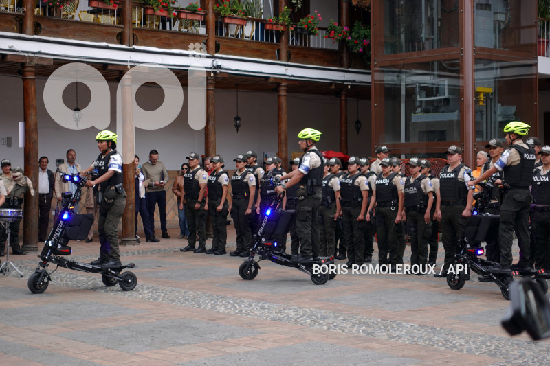 CUENCA-SCOOTERS ELECTRICOS-POLICIA