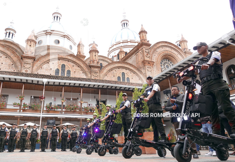 CUENCA-SCOOTERS ELECTRICOS-POLICIA