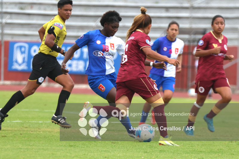 FBL-SUPERLIGA-DEPORTIVO IBARRA-VINO TINTO