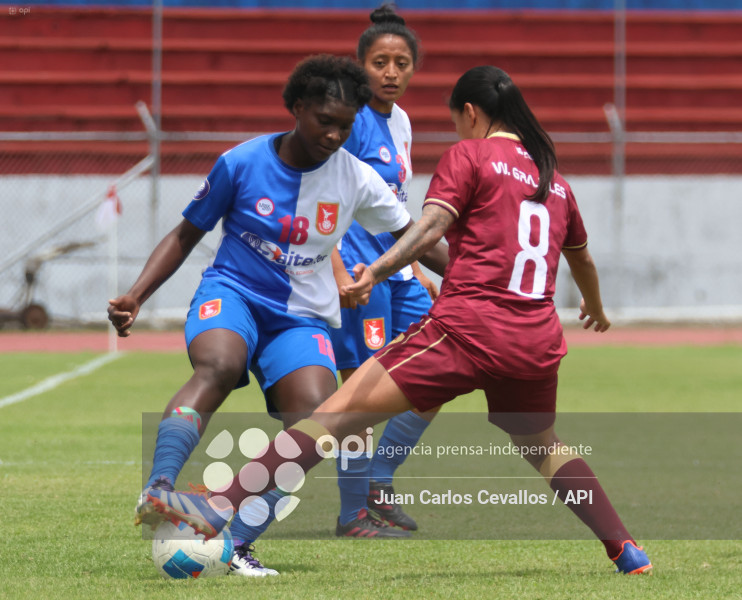 FBL-SUPERLIGA-DEPORTIVO IBARRA-VINO TINTO