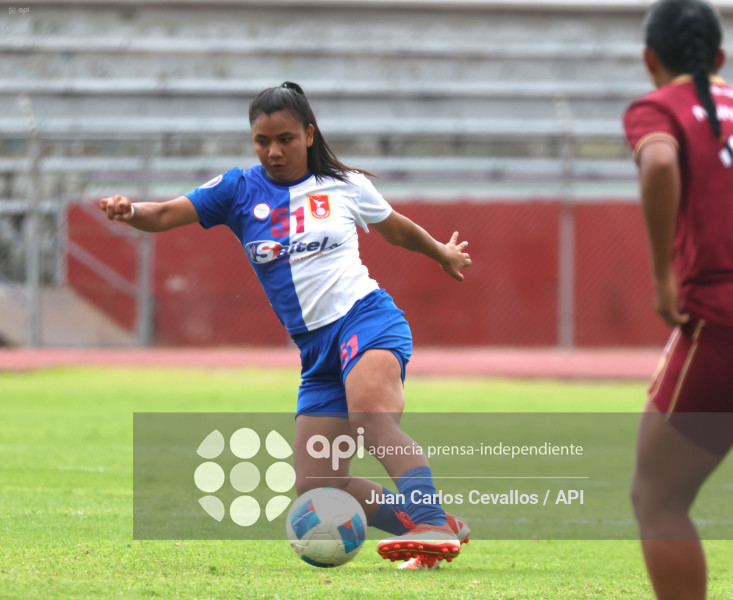 FBL-SUPERLIGA-DEPORTIVO IBARRA-VINO TINTO