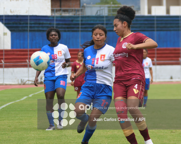 FBL-SUPERLIGA-DEPORTIVO IBARRA-VINO TINTO