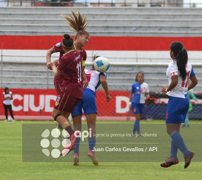 FBL-SUPERLIGA-DEPORTIVO IBARRA-VINO TINTO