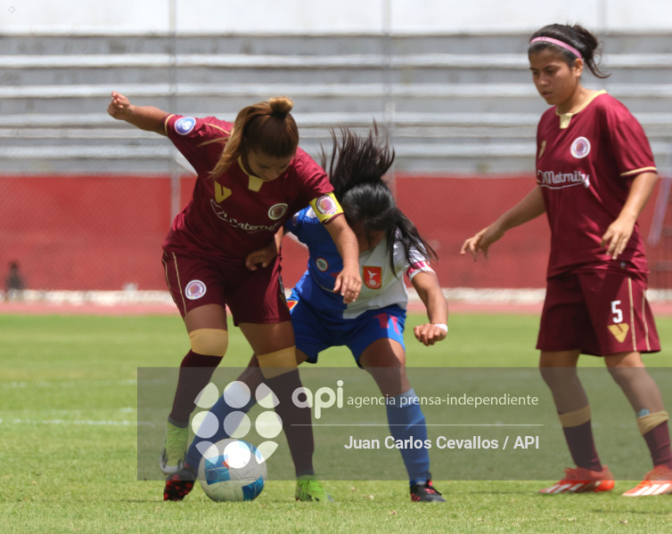 FBL-SUPERLIGA-DEPORTIVO IBARRA-VINO TINTO
