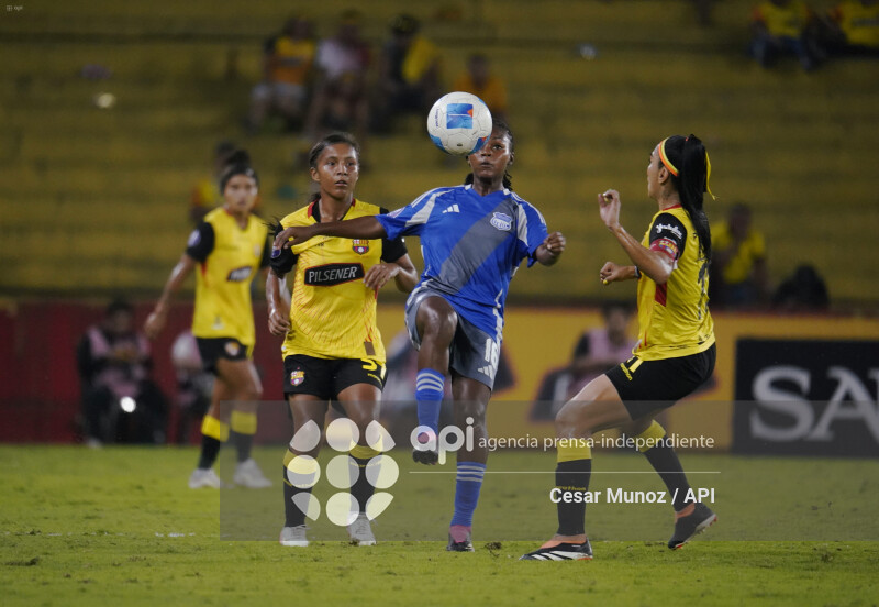 FBL-SUPERLIGA-BARCELONA-EMELEC