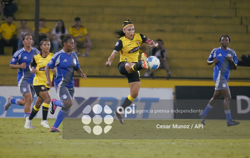 FBL-SUPERLIGA-BARCELONA-EMELEC