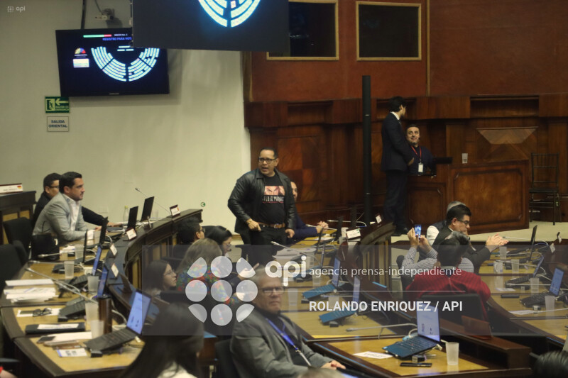 PLENO ASAMBLEA CONOCE  RENUNCIA DIANA SALAZAR