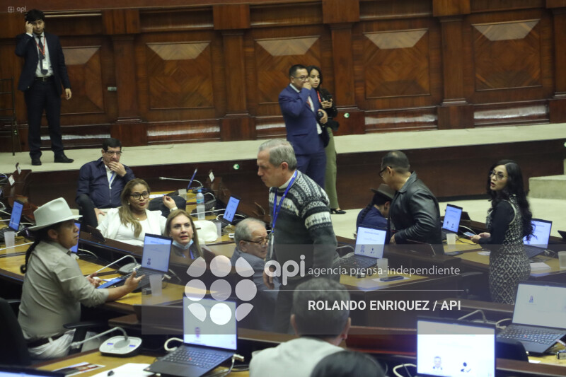 PLENO ASAMBLEA CONOCE  RENUNCIA DIANA SALAZAR