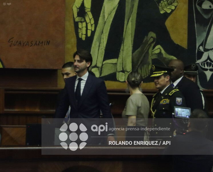 PLENO ASAMBLEA CONOCE  RENUNCIA DIANA SALAZAR
