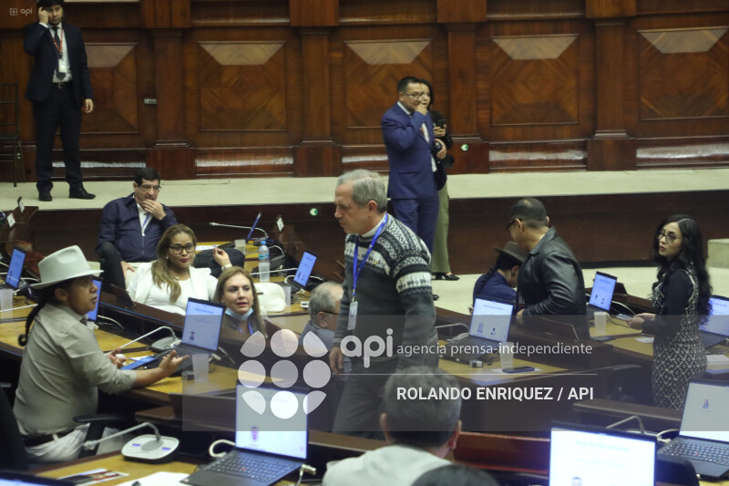 PLENO ASAMBLEA CONOCE  RENUNCIA DIANA SALAZAR