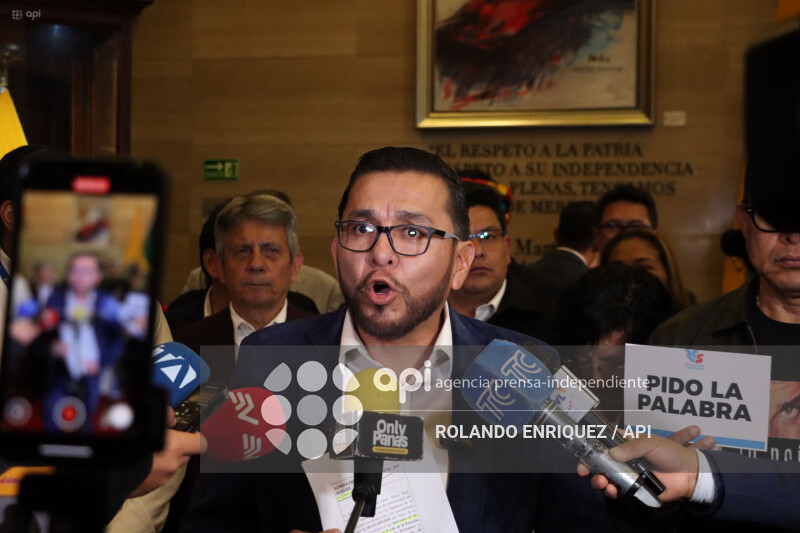 PLENO ASAMBLEA CONOCE  RENUNCIA DIANA SALAZAR