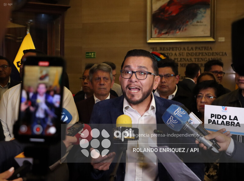 PLENO ASAMBLEA CONOCE  RENUNCIA DIANA SALAZAR