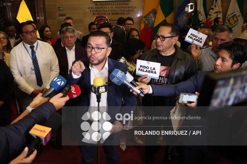PLENO ASAMBLEA CONOCE  RENUNCIA DIANA SALAZAR
