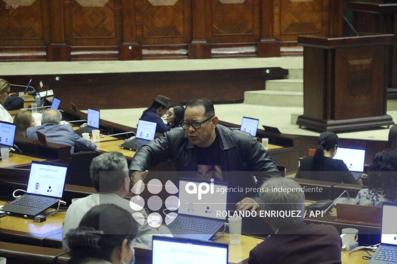 PLENO ASAMBLEA CONOCE  RENUNCIA DIANA SALAZAR