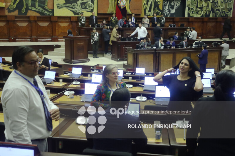 PLENO ASAMBLEA CONOCE  RENUNCIA DIANA SALAZAR