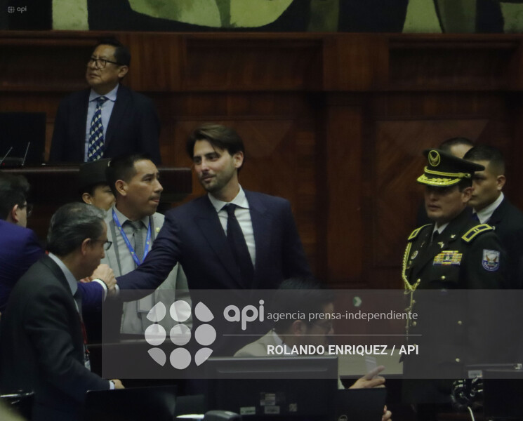PLENO ASAMBLEA CONOCE  RENUNCIA DIANA SALAZAR