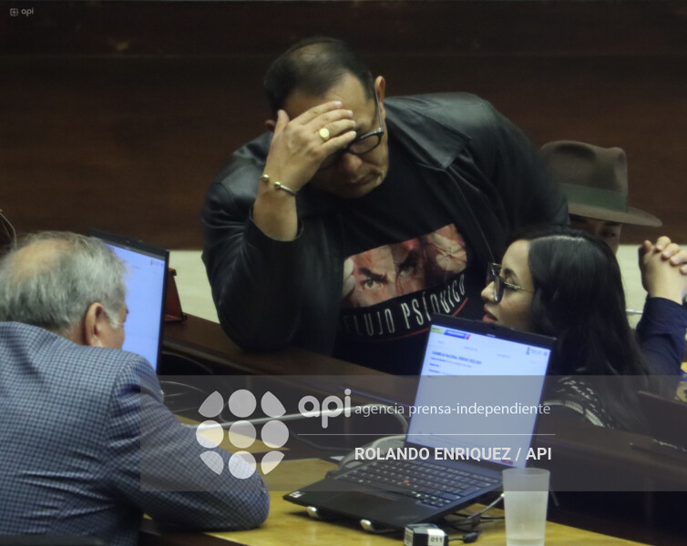 PLENO ASAMBLEA CONOCE  RENUNCIA DIANA SALAZAR