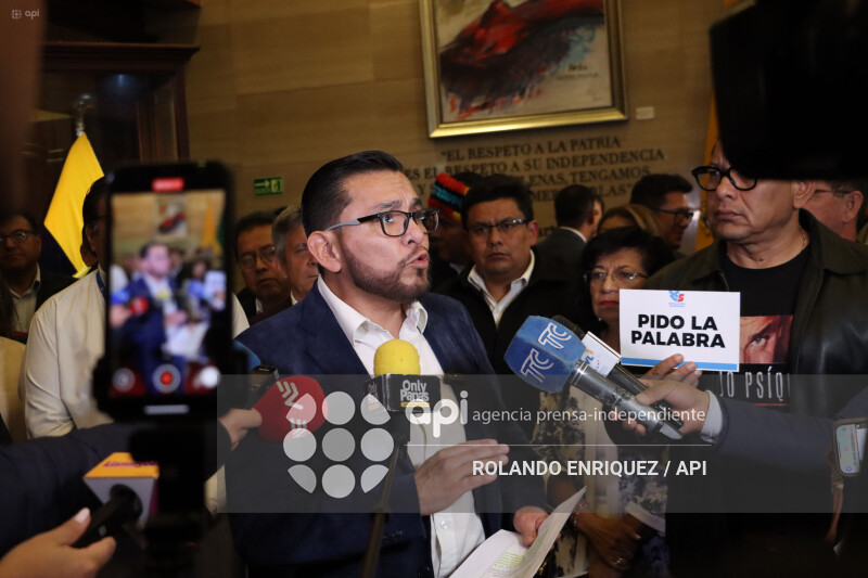 PLENO ASAMBLEA CONOCE  RENUNCIA DIANA SALAZAR