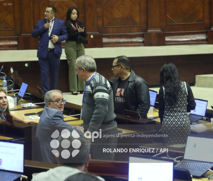 PLENO ASAMBLEA CONOCE  RENUNCIA DIANA SALAZAR