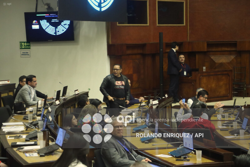 PLENO ASAMBLEA CONOCE  RENUNCIA DIANA SALAZAR