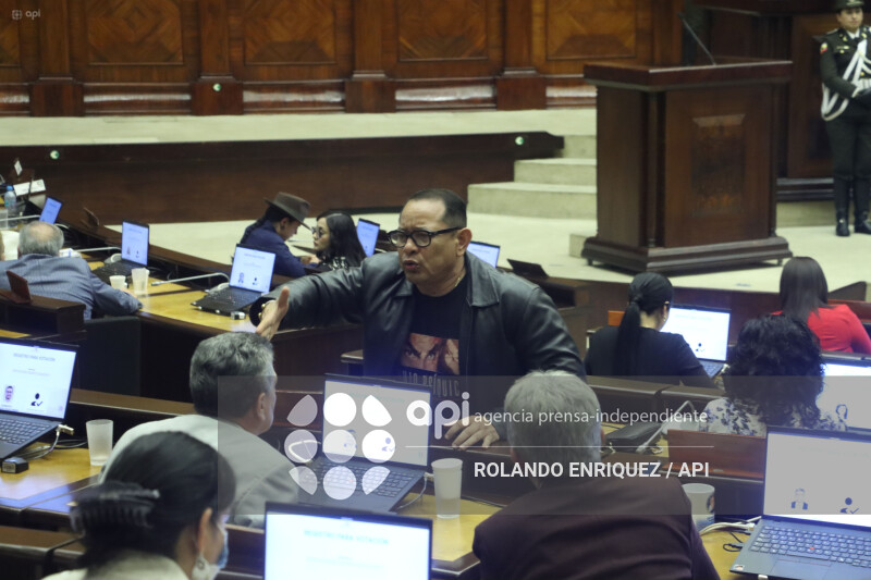 PLENO ASAMBLEA CONOCE  RENUNCIA DIANA SALAZAR