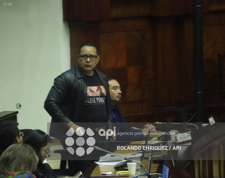 PLENO ASAMBLEA CONOCE  RENUNCIA DIANA SALAZAR