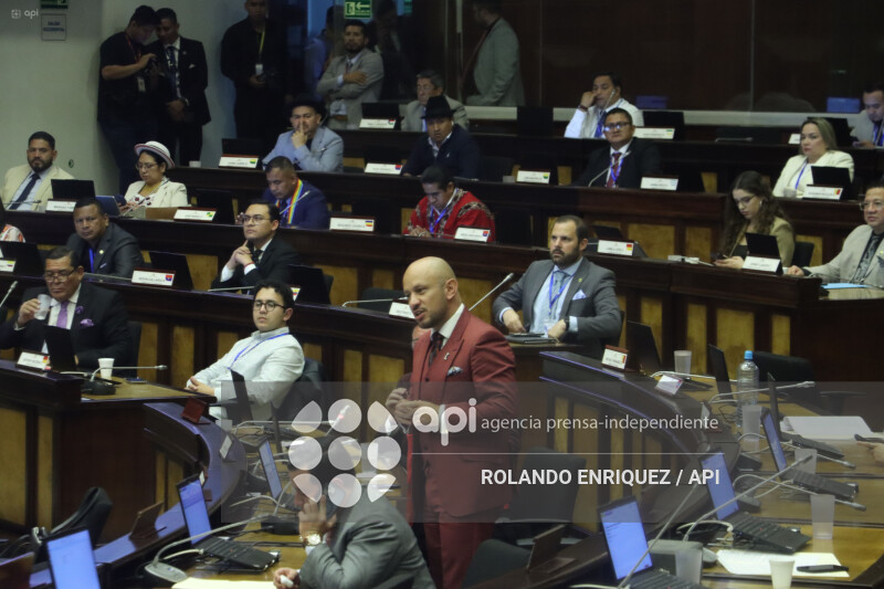 PLENO ASAMBLEA CONOCE  RENUNCIA DIANA SALAZAR